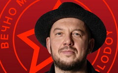 Сергей Бобунец рассказал на концерте с оркестром, чем мужской юмор отличается от