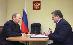 Владимир Путин и Анатолий Сердюков. Фото с сайта wikipedia.org