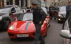Свадебный кортеж. Кадр из видео канала «Россия 24»