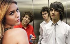 Майли Сайрус и Jonas Brothers. Коллаж © KM.RU