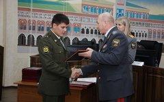 Награждение полицейского. Фото с сайта mvd-old.gov12.ru