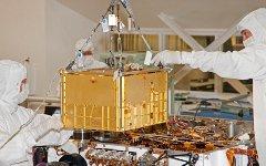 Установка «электронного носа» Curiosity. Фото с сайта nasa.gov