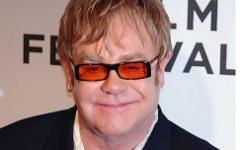 Элтон Джон. Фото с сайта eltonjohn.com