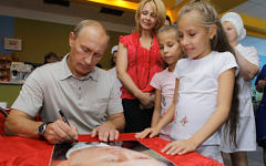 Владимир Путин с детьми © РИА Новости, Алексей Дружинин