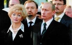Людмила Нарусова и Владимир Путин. Фото с сайта l-narusova.ru