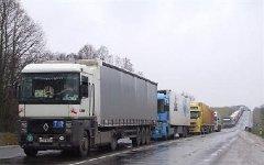 Пробка из грузовиков. Фото tb-roksa.ru