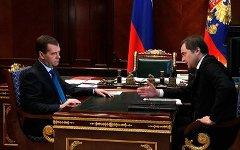 Медведев и Сурков; фото с сайта пресс-службы президента