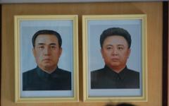 Портреты Ким Ир Сена и Ким Чен Ира. Фото с сайта looah.com