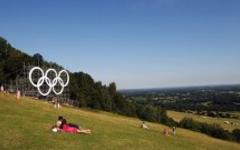 Олимпийские кольца в Бокс Хилл, графство Суррей. Фото с сайта london2012.com