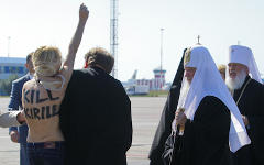 «Секс-покушение» на Патриарха Кирилла. Фото активисток FEMEN