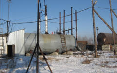 Нелегальный нефтеперегонный завод в Сибири. Фото с сайта guvd38.ru