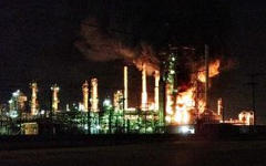 Пожар на нефтеперегонном заводе. Фото с сайта krmg.com