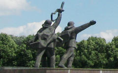 Памятник Освободителям Риги. Фото с сайта wikipedia.org