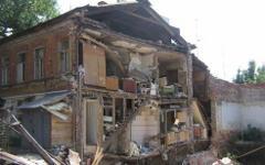 Дом с обрушившейся стеной. Фото с сайта bcrash.ru