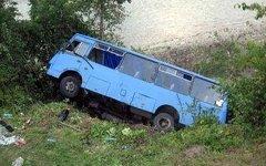 Автобус в кювете. Фото с сайта novoteka.ru
