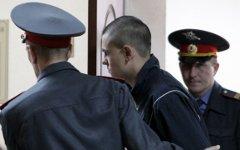 Ильшат Гарифуллин под конвоем полиции © РИА Новости, Максим Богодвид