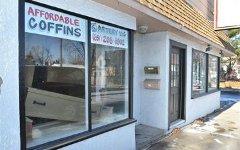 Affordable Coffins & Artery. Фото с сайта affordablecoffinsandartery.com