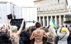 Акция протеста Femen в Ватикане. Фото с сайта femen.org