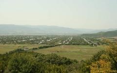 Вид с горы на Земо Алвани. Фото Aleksey Muhranoff с сайта wikipedia.org