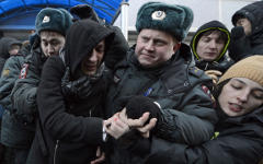 Акция ЛГБТ у здания Госдумы © РИА Новости, Максим Блинов
