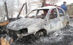 Сгоревшая «Лада Калина». Фото с сайта 44.mvd.ru