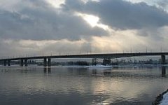 Октябрьский мост. Фото с сайта wikimedia.org