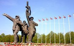 Памятник Освободителям Риги. Фото um_nik с сайта panoramio.com