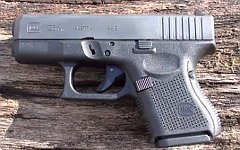Пистолет Glock. Стоп-кадр с видео в YouTube