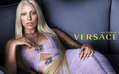 Lady Gaga. Фото из официального аккаунта Versace в Твиттере 