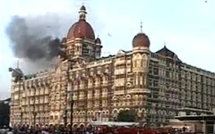 Атака на Taj Mahal Palace Hotel в 2008 году. Стоп-кадр с видео в YouTube