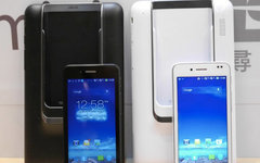 ASUS PadFone Mini. Фото с сайта engadget.com