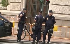 Испанские правоохранители. Стоп-кадр с видео в YouTube