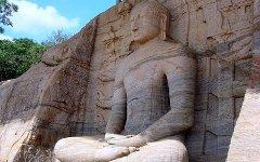 Статуя Будды на Шри-Ланке. Фото с сайта wikipedia.org