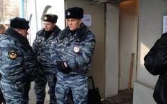 Милиция у Сахаровского центра. Фото со страницы Марата Гельмана в livejournal