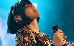 Bat for Lashes. Фото с офстраницы певицы в Facebook