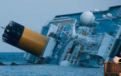 Крушение лайнера Costa Concordia. Фото с сайта commons.wikimedia.org