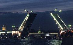 Дворцовый мост. Фото Андрея Корзуна с сайта wikipedia.org