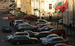 Парковка в центре Москвы © KM.RU