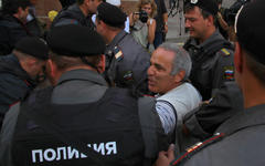 Задержание Гарри Каспарова у Хамовнического суда © KM.RU, Илья Шабардин