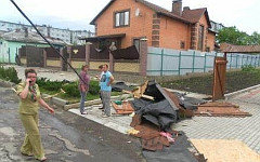 Последствия микросмерча. Фото с сайта mchs.gov.ru