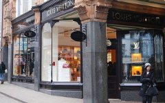 Бутик Louis Vuitton в Лидсе. Фото с сайта wikipedia.org