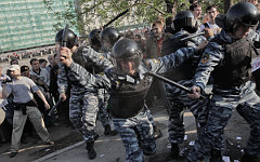 Задержания на Болотной площади 12 мая 2012 года © РИА Новости