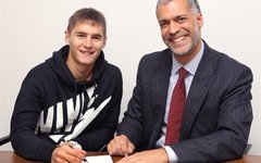 Гильермо Варела и Дэвид Мойес. Фото с сайта manutd.com