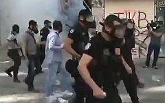 Беспорядки в Турции. Стоп-кадр с видео в YouTube