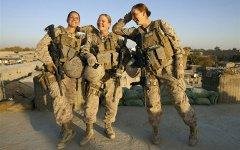 Женщины-военные. Фото с сайта cntuke.com