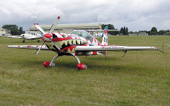 Спортивный самолет Экстра 300L. Фото с сайта wikipedia.org