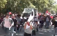 Акция протеста в Турции. Стоп-кадр с видео в Youtube