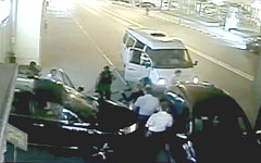 Кадр ярославского телевидения с видео ночного задержания Е.Урлашова