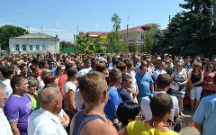 Народный сход в Пугачеве. Фото с сайта pugachevsky-site.ru