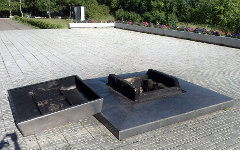 Испорченный «Вечный огонь» в Кирово-Чепецке. Фото с сайта gorodkirov.ru